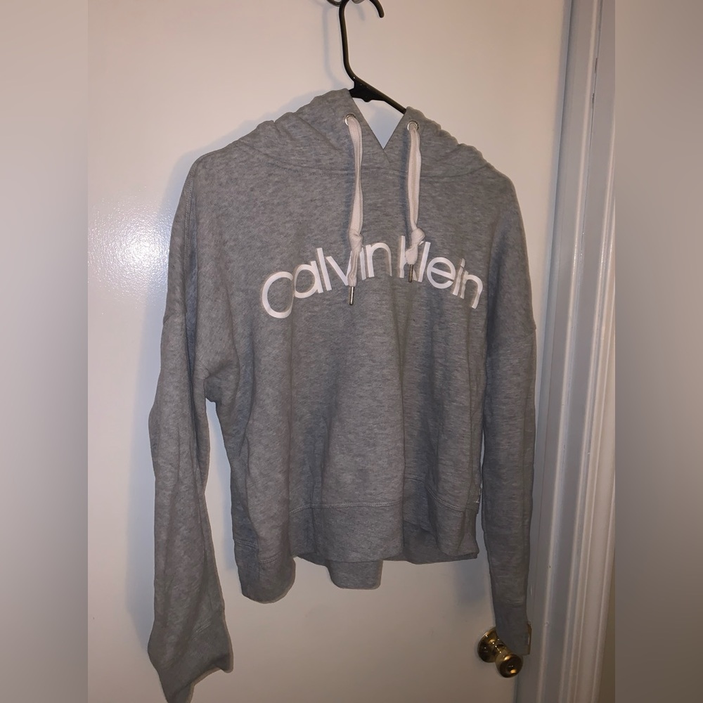 Women’s performance, Calvin Klein sweatshirt